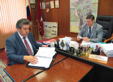 Анис Карисович на встрече с главой управы района «Соколиная гора» города Москвы В. Аксеновым